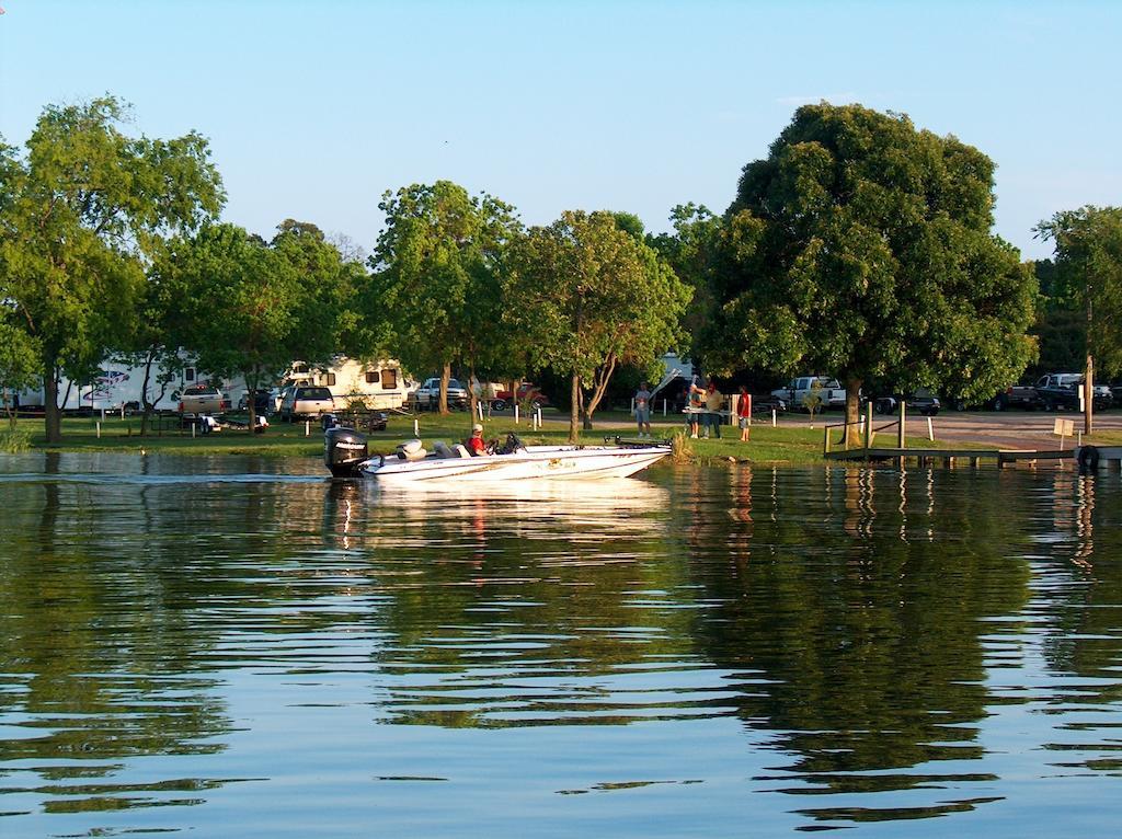 Lake Fork Marina & Motel Gunter Dış mekan fotoğraf